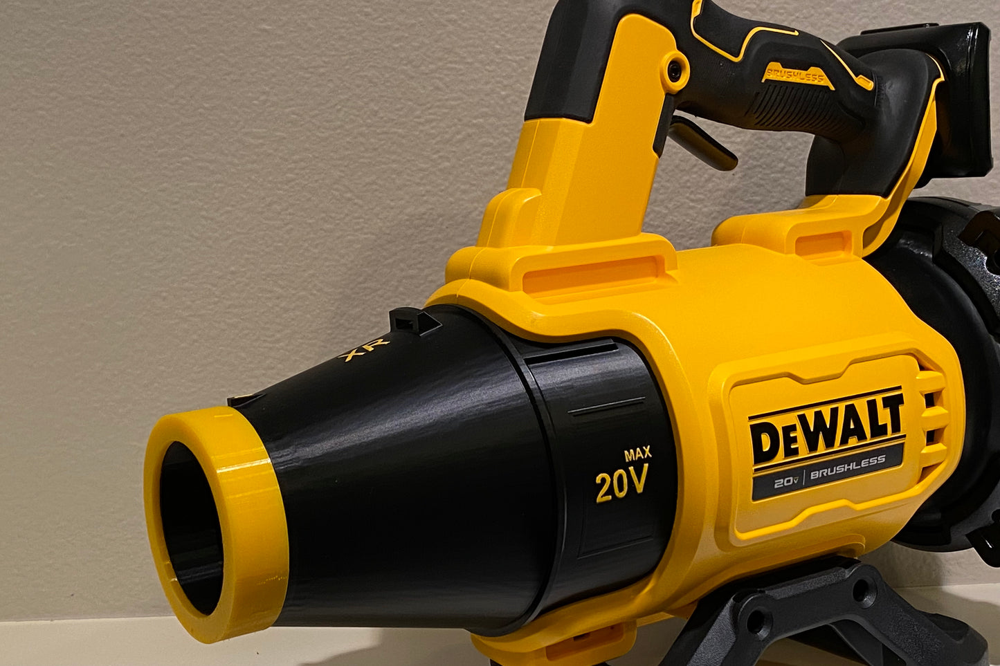 Car Drying Short Nozzle For DeWALT Leaf Blowers, 20V MAX XR and 60V Max FlexVolt, with potential of drying roof top of large vehicles, SUV, RV, bus...